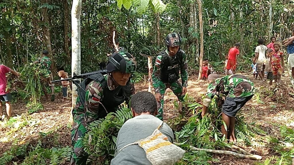Satgas Yonif 310/KK Bersama Warga Siapkan Prosesi Ibadah Padang Sambut Hari Pentakosta 2 WhatsApp Image 2024 04 28 at 09.29.36