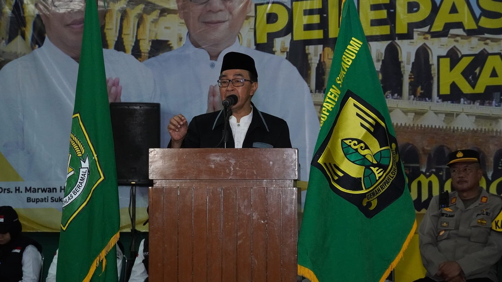 LEPAS JEMAAH CALON HAJI KLOTER 14, SEKDA MINTA PERKUAT PERSAUDARAAN DAN KEBERSAMAAN 1 442471653 831185332376640 5259321828710247301 n 1