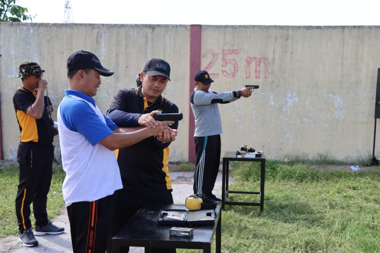 Polres Sumenep Gelar Latihan Menembak bersama CJS Sumenep Jalin Silaturahmi. 1 WhatsApp Image 2024 05 03 at 16.06.45