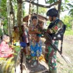 Satgas Yonif 310/KK Berupaya Tingkatkan Mutu Kesehatan Di Pegunungan Bintang Papua WhatsApp Image 2024 05 07 at 06.39.05