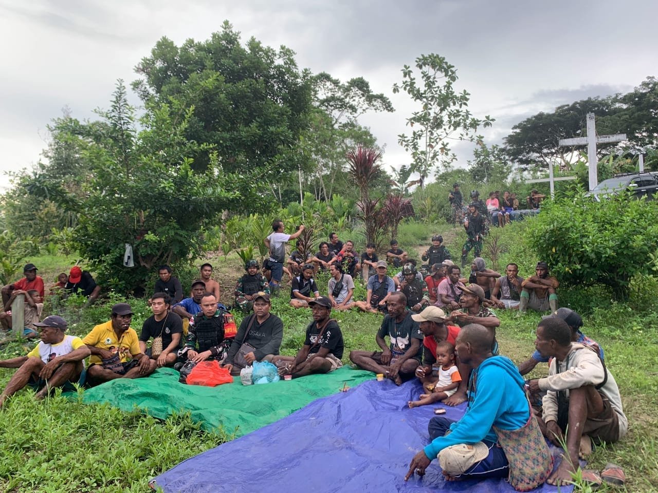 Bukti Kepecayaan Warga Papua, Satgas Yonif 310/KK Diundang Pada Acara Doa Dan Musyawarah Adat Suku Pasebo 1 WhatsApp Image 2024 05 17 at 08.56.39
