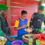 Nasi Goreng Ala Satgas Yonif 310/KK, Kedepankan Edukasi Bagi Pelajar Di Perbatasan nasi goreng ala satgas yonif 310 kk kedepankan edukasi bagi pelajar di perbatasan