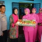 Wakapolresta Bandung AKBP Maruli Pardede dan Rombongan Bakti Sosial kerumah Istri Mantan Kapolri. 7107ad78 ead9 4d39 bfbb ee244c582bed