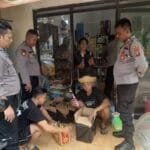 Razia Warung di Wilayah Talango, Sat Samapta Polres Sumenep Amankan Puluhan Botol Miras Berbagai Merek WhatsApp Image 2024 06 12 at 20.05.43