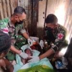 Selamatkan Ibu Dan Bayinya, Satgas Yonif 310/KK Lakukan Persalinan Darurat WhatsApp Image 2024 06 27 at 13.05.13