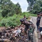 Satgas Yonif 310/KK Ajak Para Pemuda Bersihkan Sampah di Jalan Unggalom – Ubrub WhatsApp Image 2024 07 15 at 10.18.44 c1a0a202