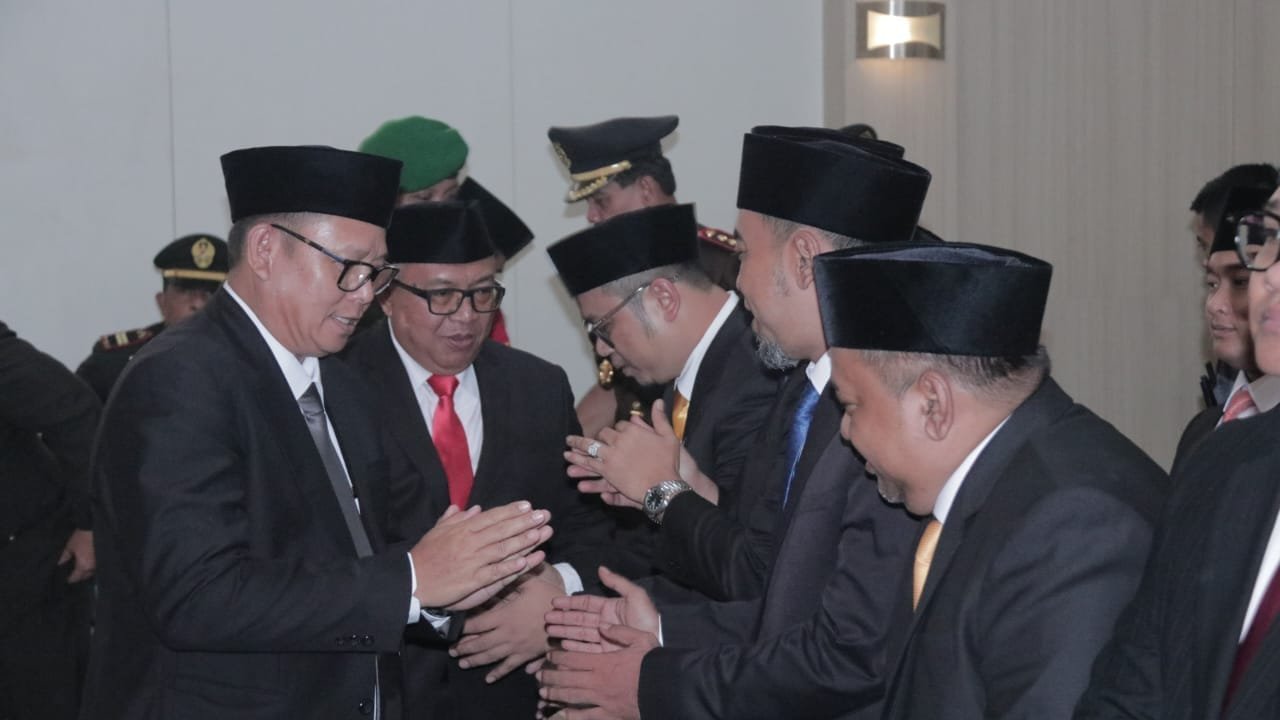 BUPATI DAN WAKIL BUPATI SUKABUMI HADIRI PELANTIKAN ANGGOTA DPRD KAB SUKABUMI PERIODE 2024-2029 1 454198484 881055437389629 9057526636146321742 n