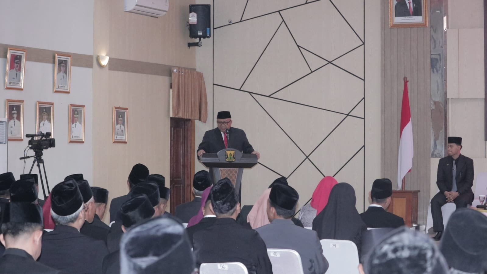 150 PNS DIANUGERAHI SATYALANCANA KARYA SATYA, BUPATI JADIKAN MOTIVASI MENCAPAI KINERJA LEBIH BAIK 1 455714012 887983400030166 4661388073245715373 n