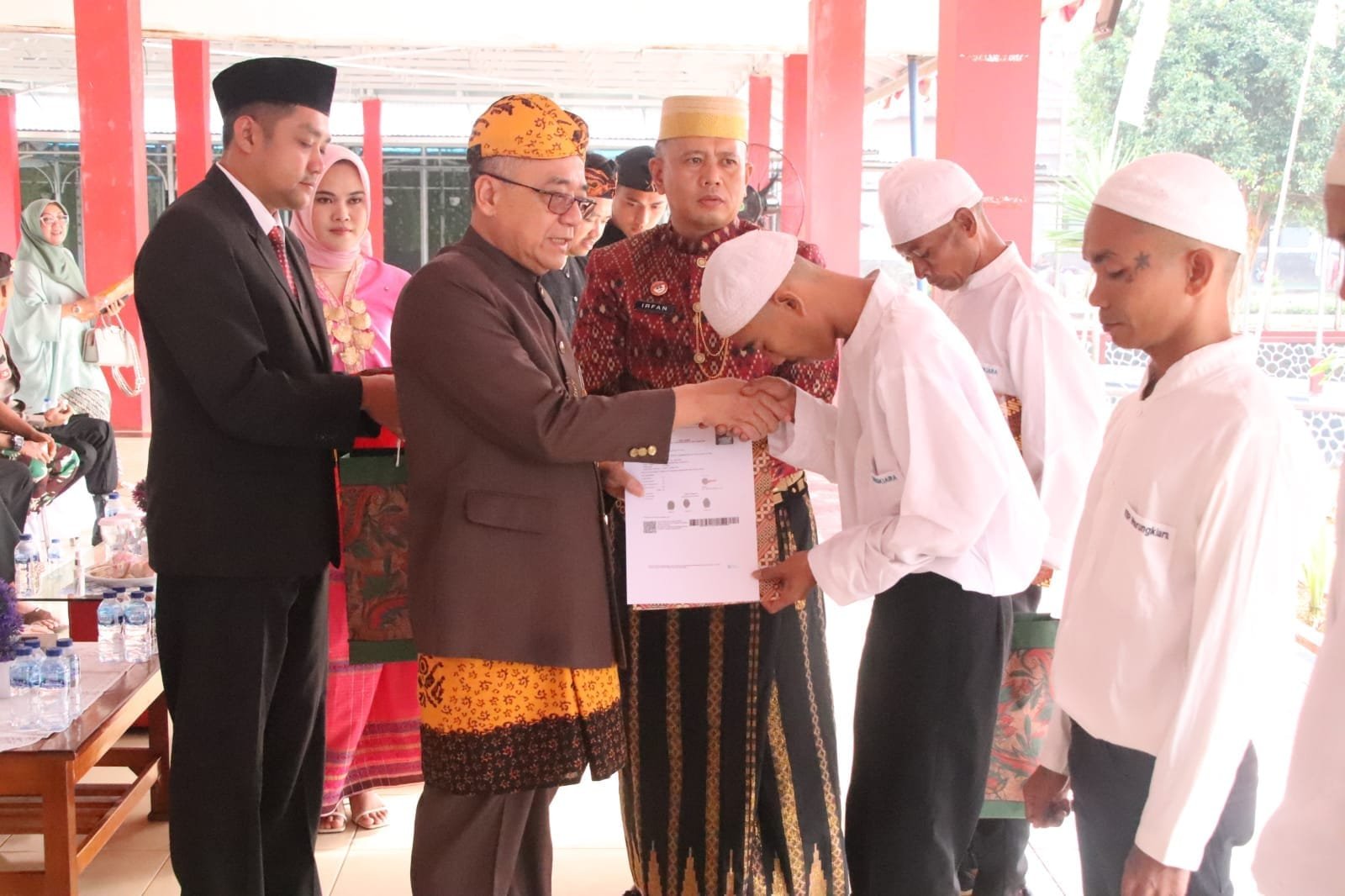 953 WARGA BINAAN LAPAS WARUNGKIARA MENDAPAT REMISI, WABUP MINTA KEMBALI KE MASYARAKAT DENGAN BAIK 1 455761970 888679713293868 7722834771462994631 n