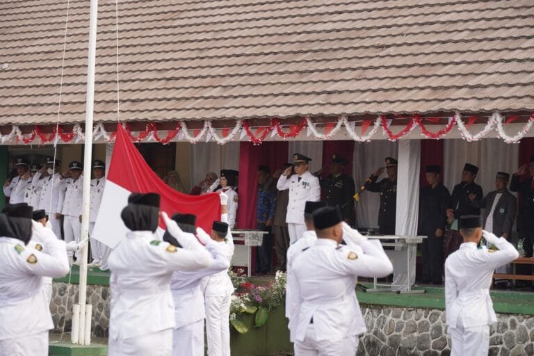 UPACARA HUT KE 79 KEMERDEKAAN REPUBLIK INDONESIA TINGKAT KECAMATAN SUKARAJA