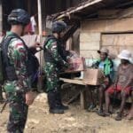 Kedatangannya Selalu Dinantikan, Satgas Yonif 310/KK Kunjungi Keluarga Asuh di Perbatasan WhatsApp Image 2024 08 10 at 10.43.27