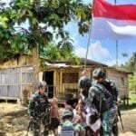 Gelora Hari Kemerdekaan, Satgas Yonif 310/KK Merah Putihkan Kampung di Perbatasan WhatsApp Image 2024 08 17 at 09.44.39 38e5e314