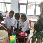 Peduli Gizi Anak-Anak Papua, Satgas Yonif 310/KK Bagikan Susu dan Biskuit WhatsApp Image 2024 08 21 at 06.12.34