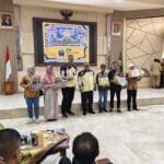 BAYAR PAJAK 24 RIBU PERTAHUN, PEDAGANG MIE DAN KOPI INI DIHADIAHI UMROH OLEH BUPATI SUKABUMI 459050369 904532181708621 8102556982656692113 n