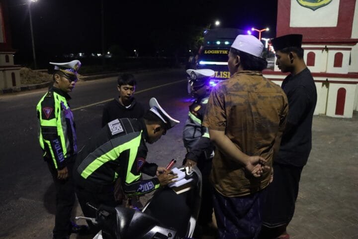 Cipta Kondisi menjelang Pilkada serentak 2024 Polres Sumenep Intensifkan Patroli Malam hari 1 8b7a963b 36b9 47f3 9e31 119ef34bb19d