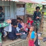 Hadirkan Kebahagiaan Anak Papua, Satgas Yonif 310/KK Bagikan Puluhan Pakaian WhatsApp Image 2024 09 03 at 07.55.40 afa1fb5b