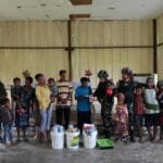 Satgas Yonif 310/KK Sumbangkan Cat Tembok Untuk Gereja Santo Petrus WhatsApp Image 2024 09 20 at 08.00.22 f86b9492