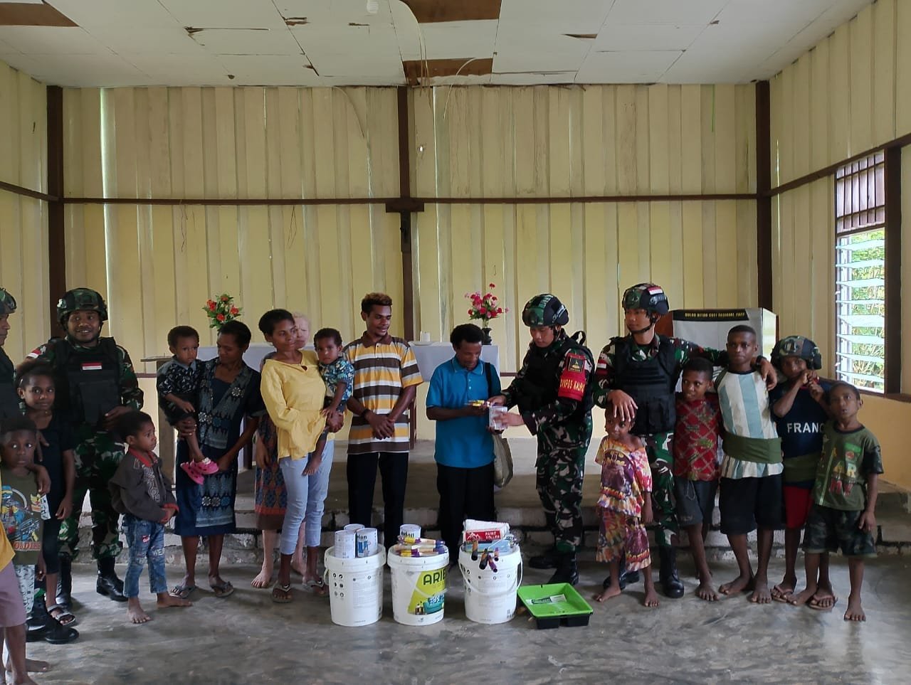 Satgas Yonif 310/KK Sumbangkan Cat Tembok Untuk Gereja Santo Petrus 1 WhatsApp Image 2024 09 20 at 08.00.22 f86b9492