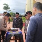 Serah Terima Walpri kepada Paslon, Ini Pesan Kapolres Sumenep WhatsApp Image 2024 09 24 at 17.24.28