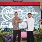 Kapolres Sumenep Menerima Penghargaan Dari Bupati Sumenep WhatsApp Image 2024 09 24 at 19.29.59