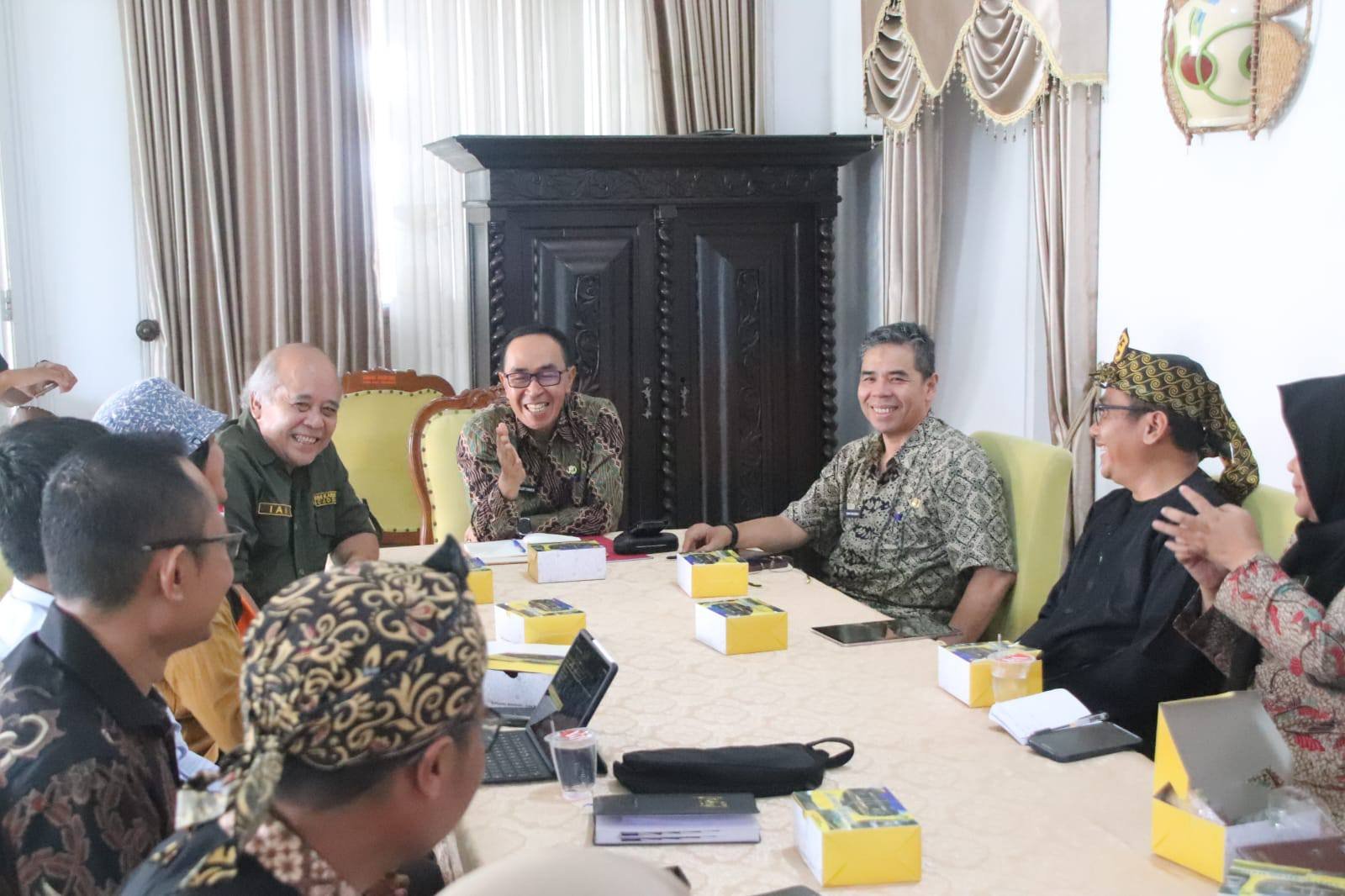 SEKDA TERIMA YAYASAN BUMI KARUHUN KADUDAMPIT, BAHAS FESTIVAL NUSANTARA "AKU DAN BAMBU" 1 462624461 927372792757893 534732810975007694 n