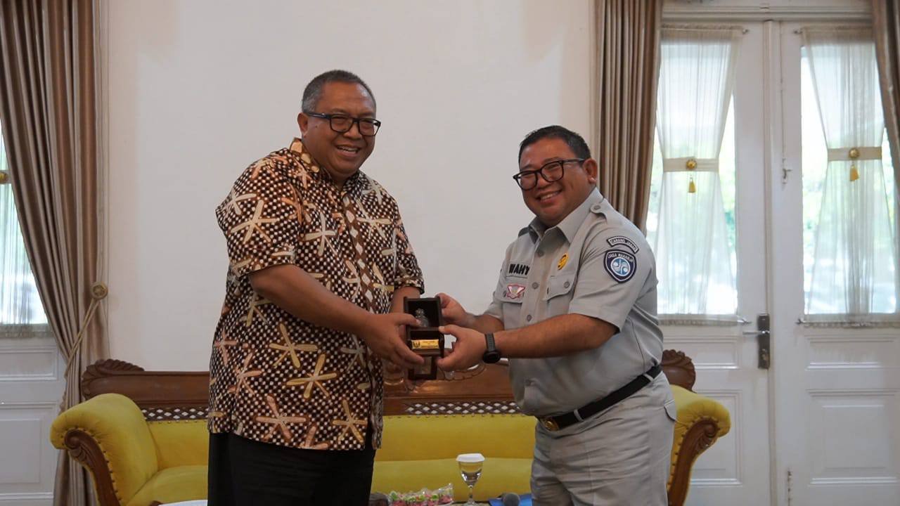 BUPATI TERIMA KEPALA PERWAKILAN PT. JASA RAHARJA BAHAS KEPATUHAN DAN MANFAAT MEMBAYAR PKB/SWDKLLJ 1 463386471 931334422361730 7350906606139604249 n