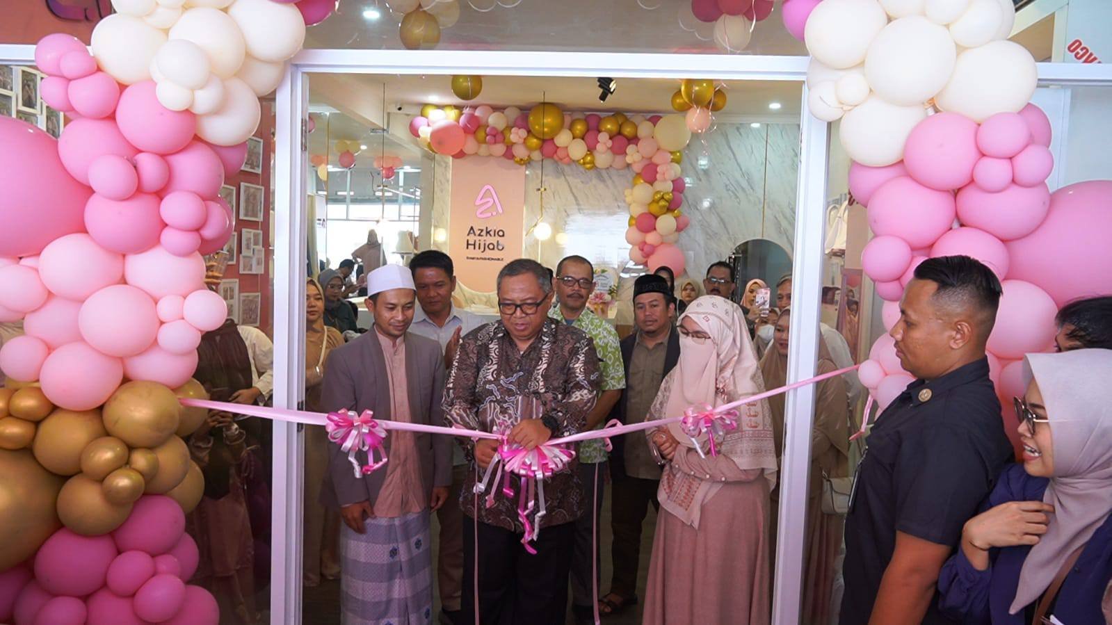 BUPATI RESMIKAN GEDUNG AZKIA HIJAB, SATUKAN VISI BESAR DAN PELUANG KEMITRAAN UMKM 1 464693396 940169104811595 8887692559798236244 n