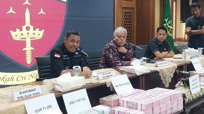 Konferensi pers Kejaksaan Agung terkait pengungkapan kasus pemufakatan suap Zarof Ricar