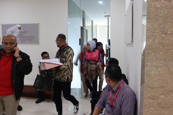 Kejaksaan Tinggi DKI Jakarta Tahan Tersangka Suap Panitera Pengadilan Negeri Jakarta Timur dalam Kasus Eksekusi Sita Utang 1 1349483 720