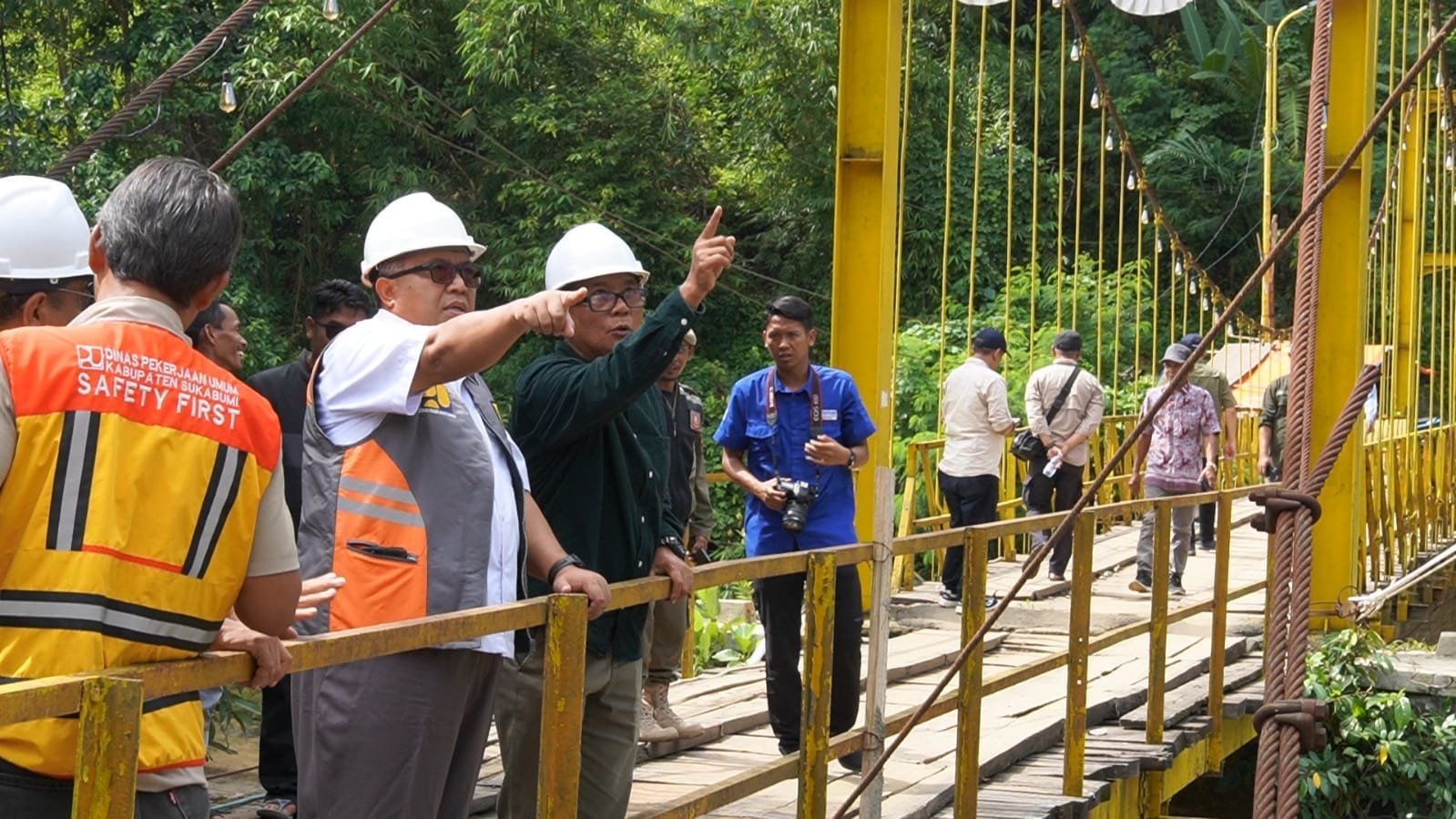 TINJAU PEMBANGUNAN JEMBATAN CILEULEUY WARUNGKIARA, BUPATI " MENDUKUNG AKSES DAN EKONOMI MASYARAKAT" 1 468401657 961606386001200 1011487003458731041 n