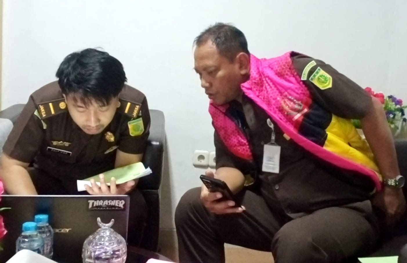 Lanjutan Penyelidikan Kasus Korupsi Proyek Jalan Mogoy Mardey, Kejati Papua Barat Tunggu Audit BPKP untuk Tentukan Kerugian Negara 1 Polkam Geledah PUPR Papua Barat Adlu