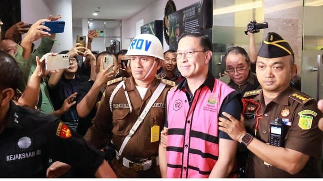 Kejaksaan Agung Tegaskan Tidak Akan Periksa 5 Eks Menteri Perdagangan Lain dalam Kasus Dugaan Korupsi Impor Gula yang Menjerat Tom Lembong 1 thomas lembong ditahan kejagung 5 169