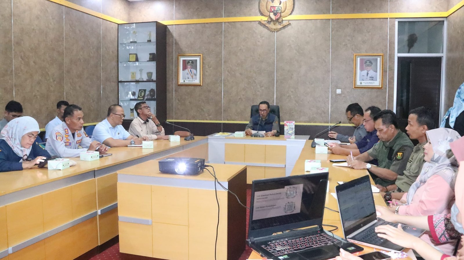 Sekda Ade Suryaman Pimpin Rapat Pleno Forum Penataan Ruang, Bahas Penetapan Denda Administratif untuk Penataan Wilayah yang Lebih Teratur 1 469108047 966628512165654 4578864161367443960 n
