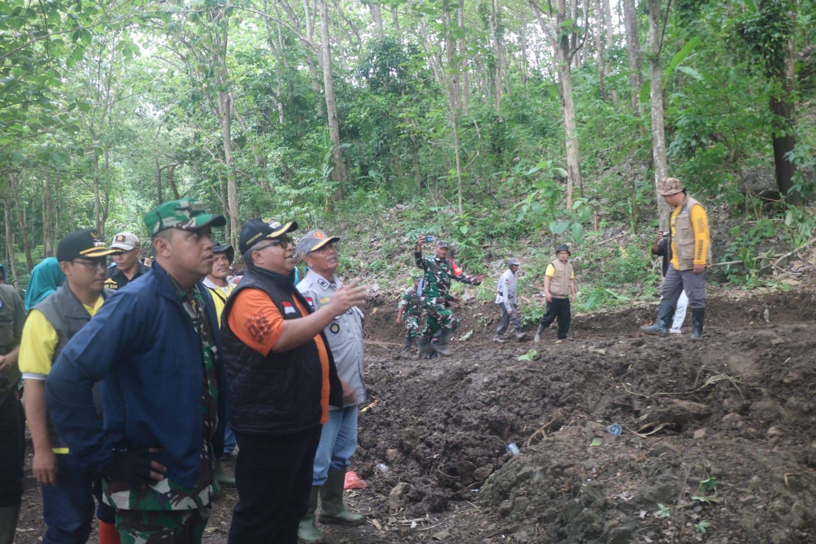 Bupati Sukabumi Cermati Penanganan Bencana di Wilayah dengan Status Tanggap Darurat 1 471132301 979665224195316 5133079965439659982 n