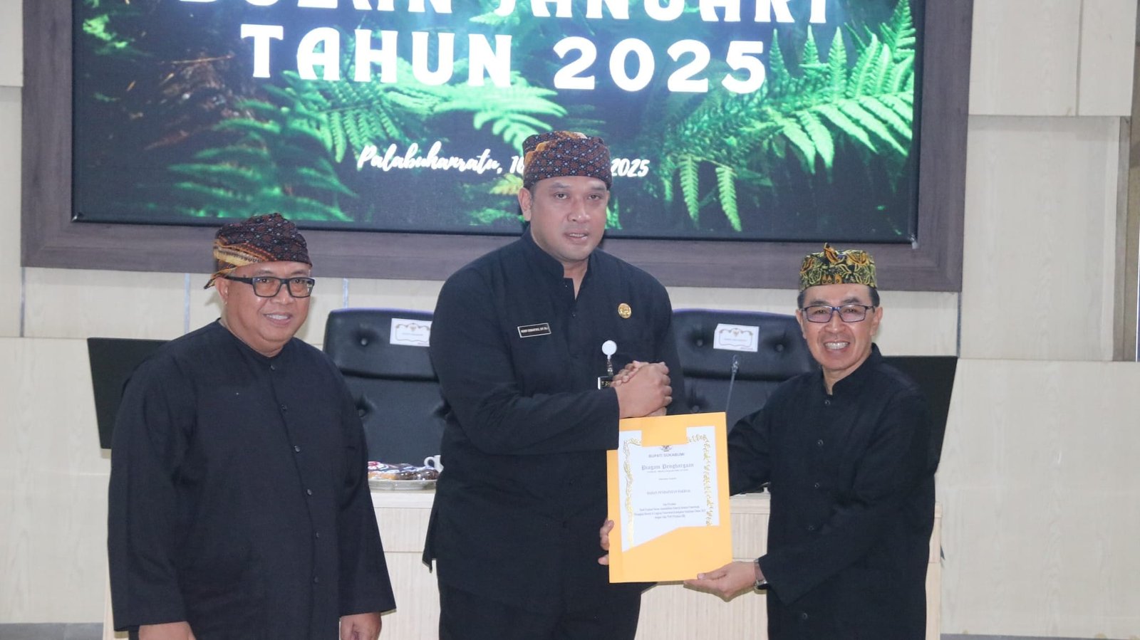 Terima Penghargaan SAKIP, Bapenda Kabupaten Sukabumi Komitmen Tingkatkan Kinerja untuk Tata Kelola Pemerintahan yang Lebih Baik 1 473619435 997817979046707 4633374403634464478 n