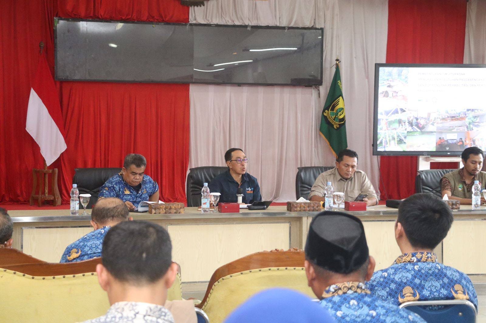 Rakor Validasi Pendataan Infrastruktur Terdampak Bencana: Upaya Pemulihan Kabupaten Sukabumi Dimulai 1 473750670 998514168977088 6255540522983893689 n