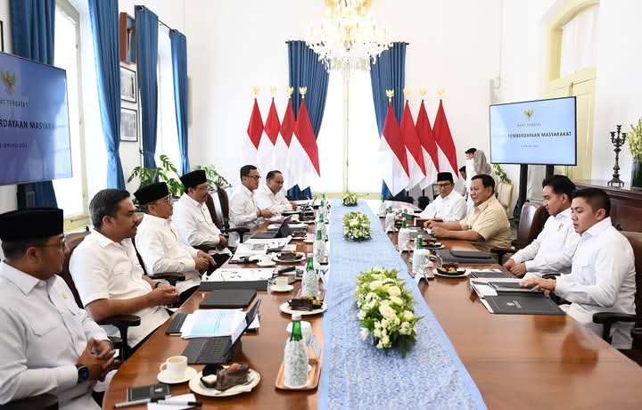 Rapat Terbatas di Istana Bogor: Pemerintah Tegaskan Pemberdayaan Koperasi Sebagai Pilar Ekonomi Kerakyatan 1 WhatsApp Image 2025 01 05 at 09.50.36