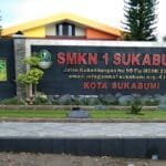 SMKN 1 Kota Sukabumi Diduga Salah Kelola Dana BOS dan Overload Peserta Didik: Saatnya Penegakan Hukum! WhatsApp Image 2025 01 19 at 12.31.27