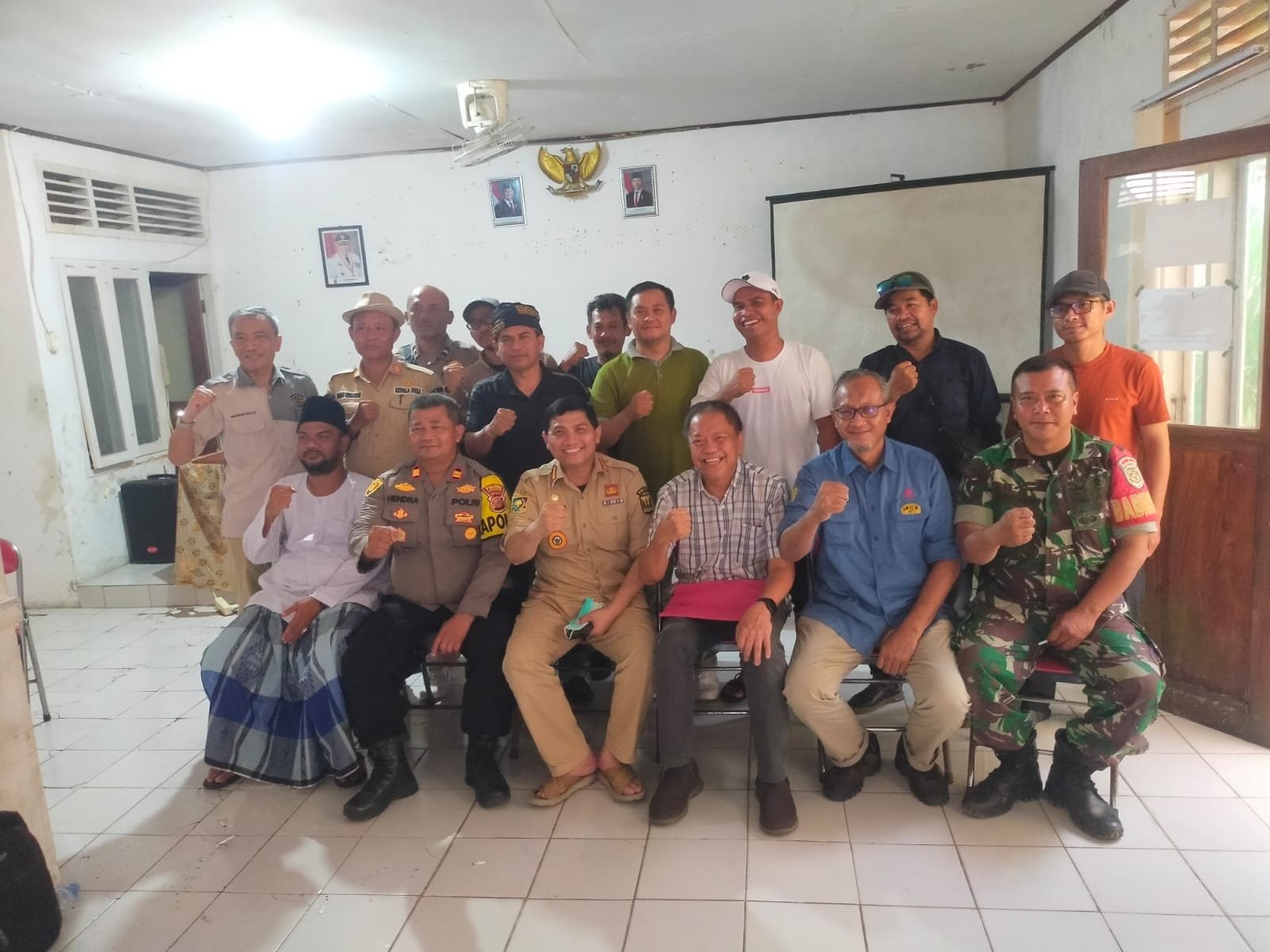 PT BSM Setuju Penuhi 3 Tuntutan Warga Terkait Proyek Tambak Udang di Pantai Minajaya, Sukabumi 1 WhatsApp Image 2025 02 10 at 20.04.49