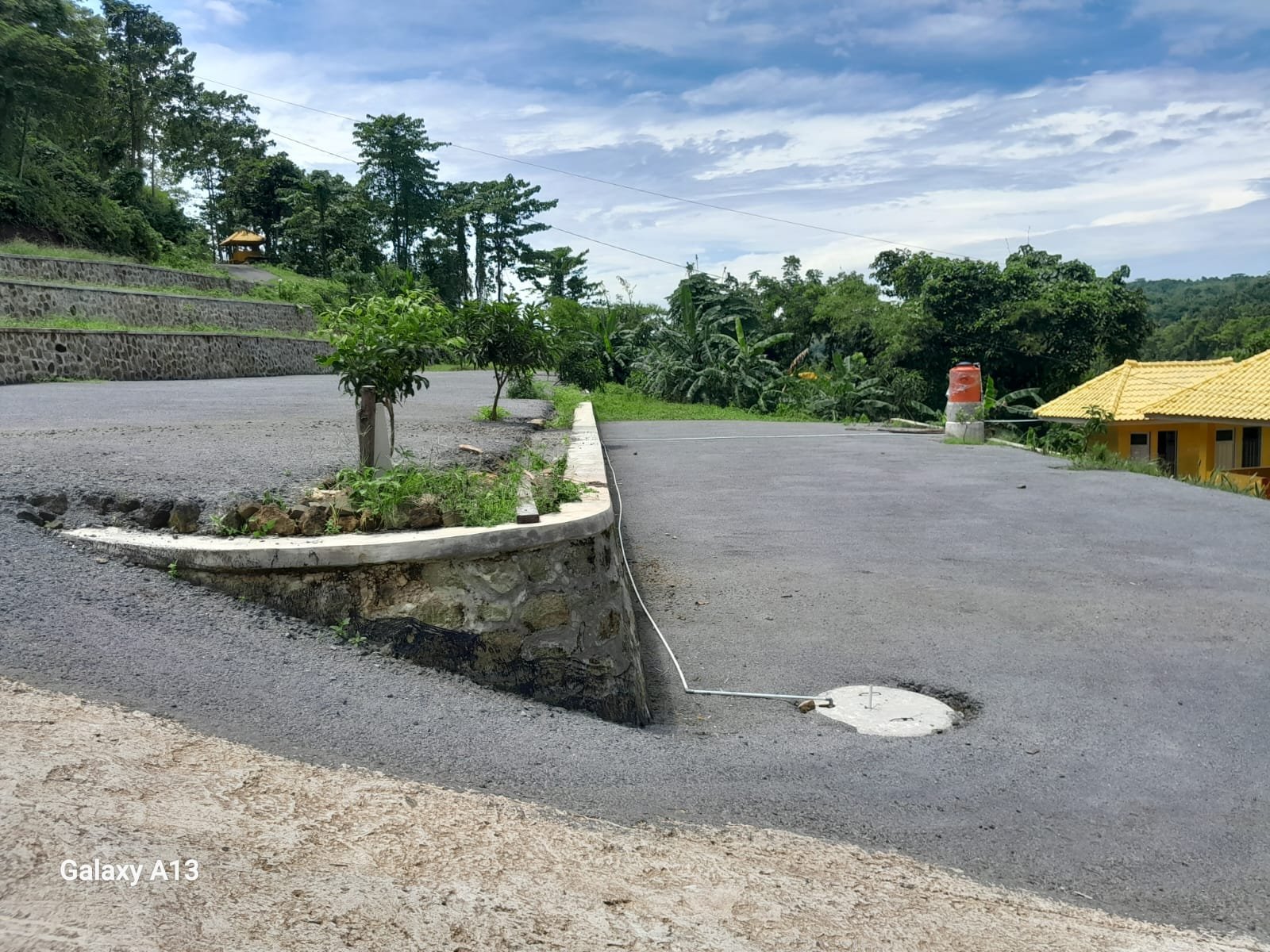 Pembangunan Jalan Curug Luhur: Dugaan Penyalahgunaan Wewenang Bupati Sukabumi untuk Kepentingan Pribad 1 WhatsApp Image 2025 02 20 at 19.04.37 f5697665