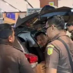 geledah 3 ruangan kantor anak buah bahlil kejagung sita 15 ponsel hingga 5 dus dokumen