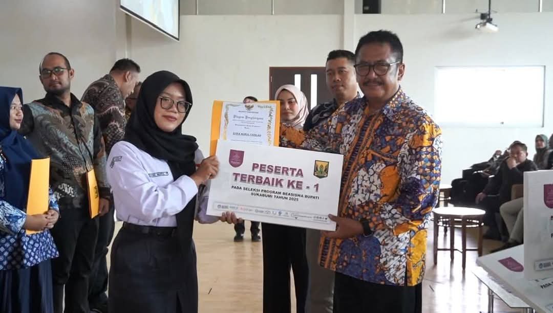 Serah Terima Beasiswa Bupati 2025: Bupati Sukabumi Ajak Penerima Manfaatkan Amanah untuk Masa Depan yang Gemilang 1 25b6274e 7a60 4227 869e c9064df76dcd