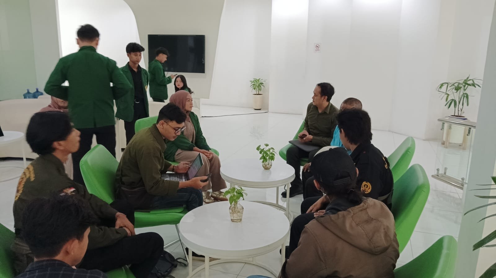 Ada Apa Dengan Biro Kesra Provinsi Jawa Barat Terkait Perjadin LN Program EFU, Jawabannya Selalu Berbelit-belit 1 49784c6d c340 483e a79e 4022146bd0c9