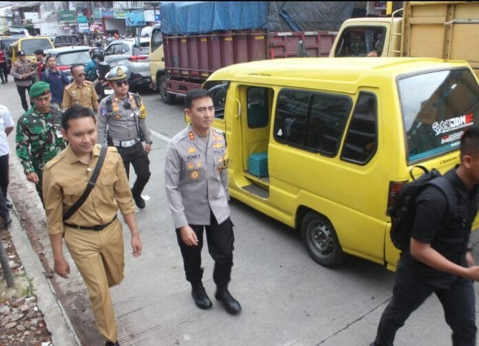 Bupati Cianjur Tindak Tegas Kemacetan di Depan Pasar Cipanas, Instruksikan Relokasi dan Pengalihan Jalur 1 IMG 20250324 WA0070 696x503 1