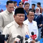Presiden Prabowo Optimistis: Fondasi Ekonomi Nasional Tetap Kokoh di Tengah Gejolak Global Presiden Prabowo Subianto didampingi Menteri ESDM Bahlil Lahadalia