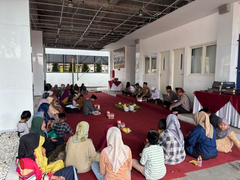 41 Anak Yatim di Bulan Suci Ramadan Menerima Santunan dari Kapolres Sumenep.