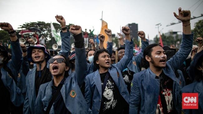 Mahasiswa Kembali Gelar Demonstrasi Tolak UU TNI di Gedung DPR RI Hari Ini 1 demo revisi uu tni di dpr 1742488605454 169