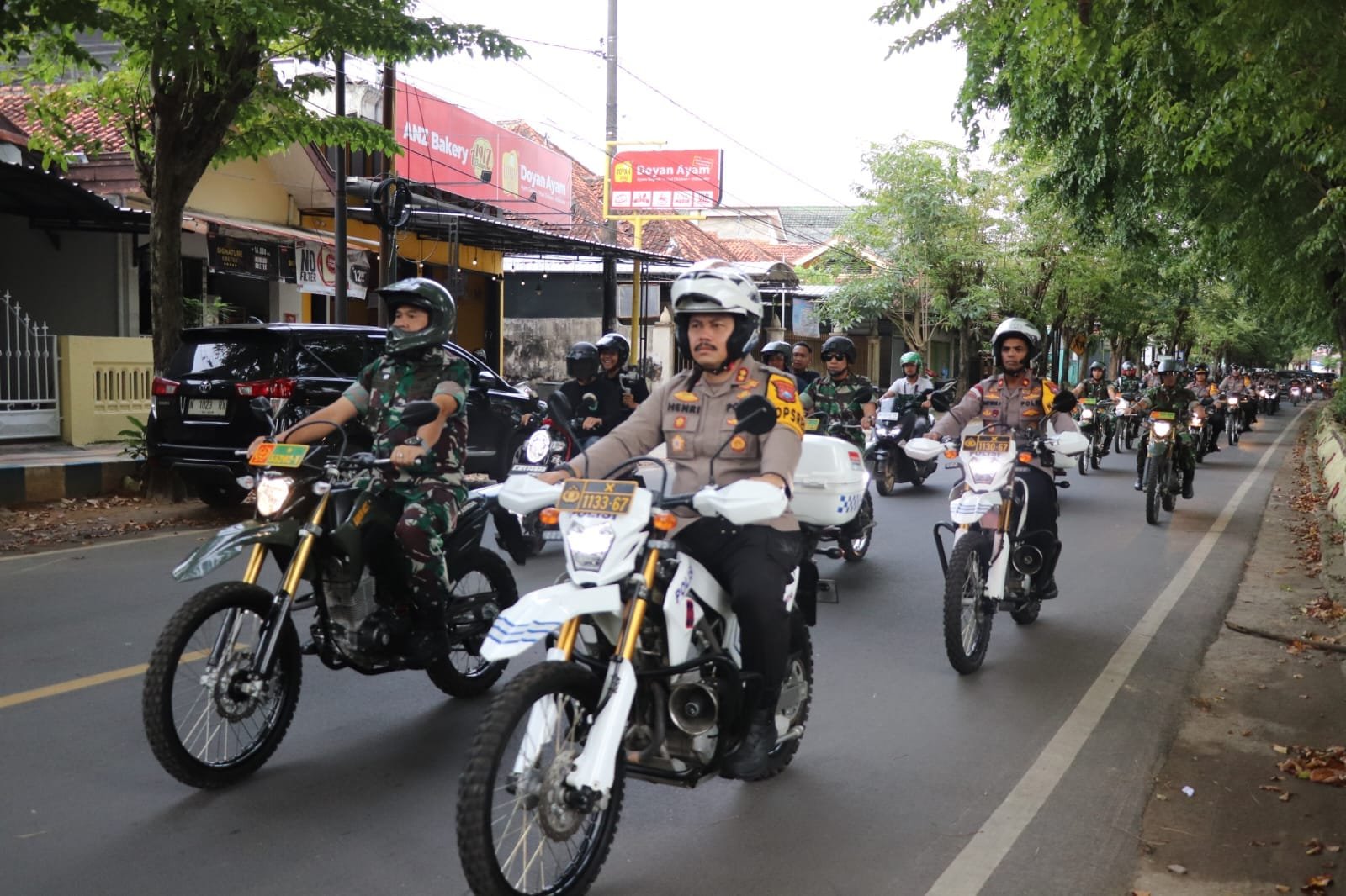 Wujudkan Rasa Aman di Bulan Ramadhan, TNI-Polri Gelar Patroli Gabungan di Kabupaten Sumenep 1 ecaeb4ca cd43 47d6 b7e9 f5d14f6c41c7