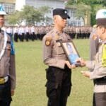 Kapolda Riau Pecat Anggota Polres Rohul Terlibat Narkoba, Tegaskan Tidak Ada Toleransi proses pemecatan saat apel di mapolda dok humas polda riau 1742974327770 169