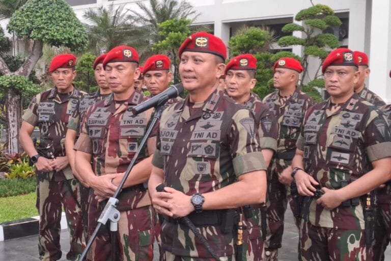 Danjen Kopassus Minta Maaf Soal Foto Anggota Bersama Hercules: “Kami Tak Menyangka Dampaknya Seperti Ini”